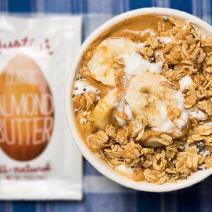 photo of Justin's Classic Almond Butter shared by @tryingveganwithmario on  01 Feb 2019 - review