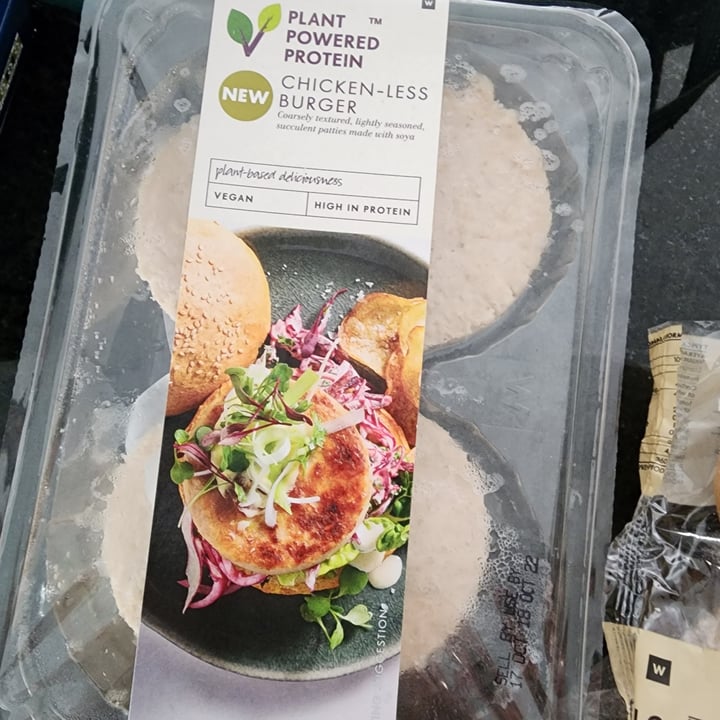 photo of Woolworths Food Plant powered chicken-less burger shared by @nandi86 on  21 Oct 2022 - review