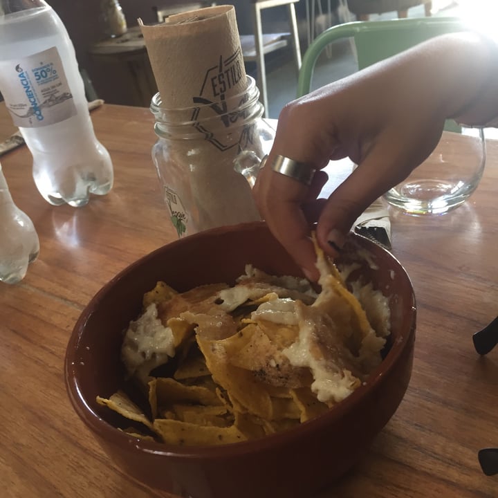 photo of Estilo Veggie Nachos con queso shared by @malotaa on  02 Nov 2020 - review