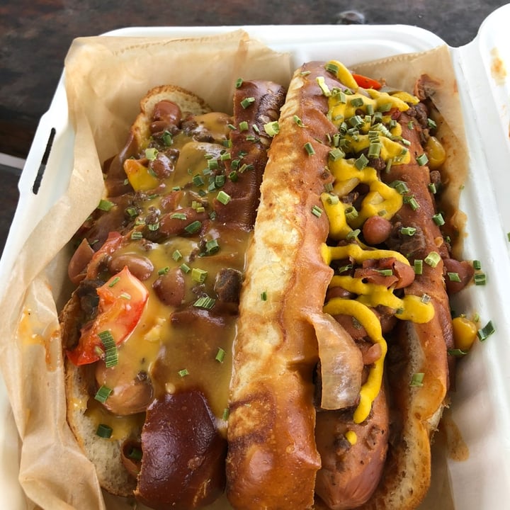 photo of Golden Dinosaurs Vegan Deli Chili Dogs shared by @manuelaw on  29 Sep 2021 - review