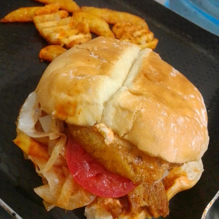 photo of Holy Vegan Facon Burger shared by @minervamr on  26 Oct 2021 - review