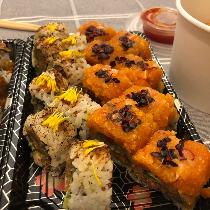 review photo of OPLANTE Sushi Wok Végétalien Montreal (x Yuan) sushi combo 24 pcs shared by @federicag on 22 May 2022 - review