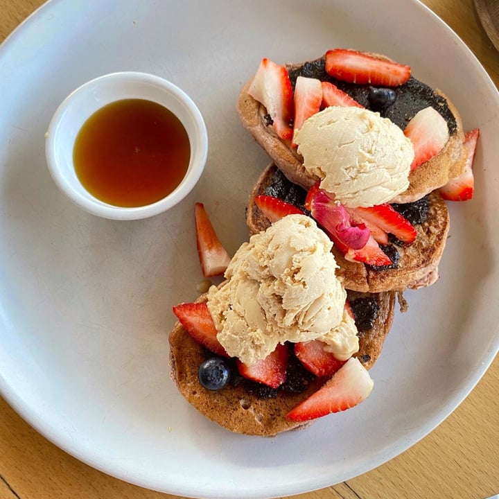 photo of La coco C Buckwheat Pancakes With Peanut butter & Coconut Milk Ice Cream shared by @lilandiniemand on  01 Apr 2022 - review
