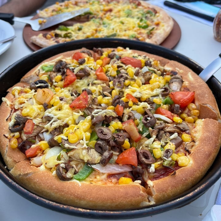 photo of Pizza Hut Pizza With Vegan Cheese shared by @veganatheart on  26 Jul 2022 - review