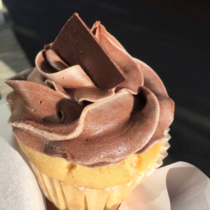photo of A Wee Cupcakery Vegan Chocolate Chip / Vanilla Cupcake With Chocolate Icing shared by @malarky on  06 Nov 2020 - review