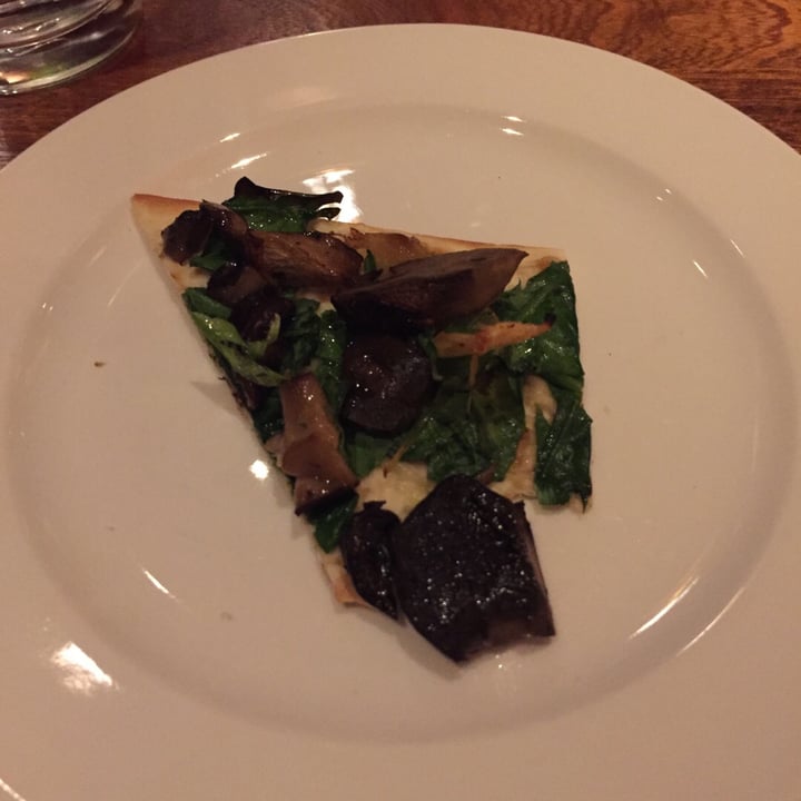photo of Seasons 52 Four-mushroom Flatbread Without Goat Cheese shared by @maliasorce on  09 Jan 2020 - review