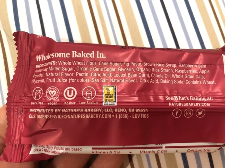 photo of Nature's Bakery Fig Bar Raspberry shared by @dcaversaschi on  10 Jan 2020 - review