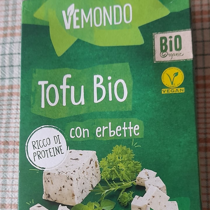 photo of Vemondo  Tofu Bio con Erbette shared by @mercedesmata on  30 Jun 2022 - review