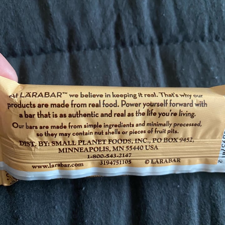 review photo of Larabar Chocolate Chip Cookie Dough shared by @emycaldeira on 10 May 2022 - review