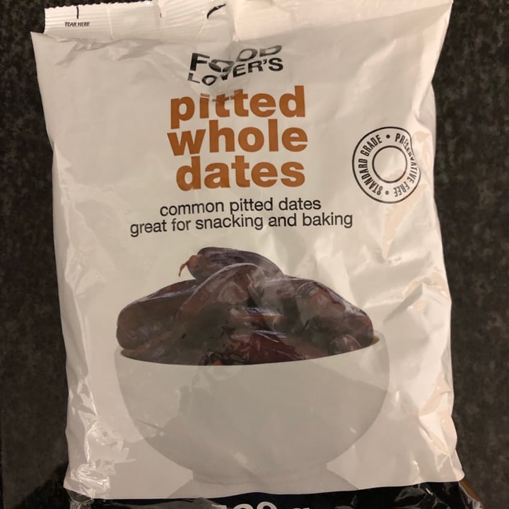photo of Food Lover's Pitted Whole Dates shared by @lindybeukes60 on  18 Sep 2020 - review