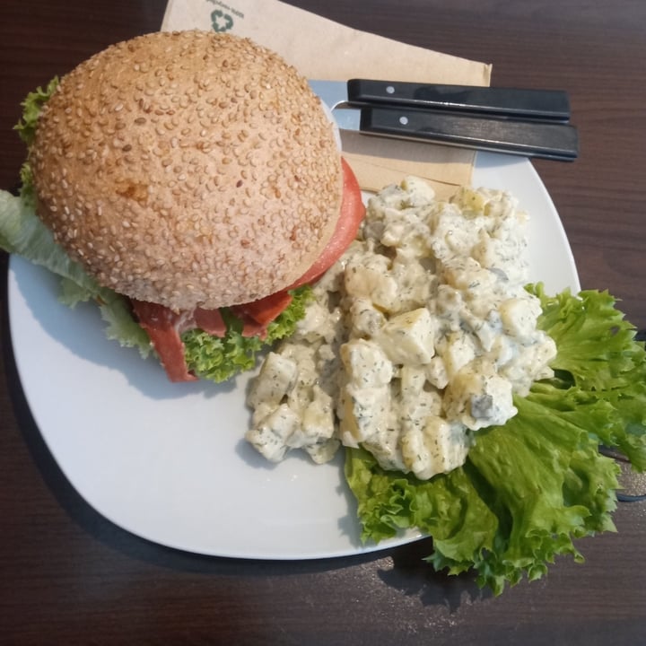 photo of Green Republic Beyond Burger shared by @manni-k on  17 Oct 2022 - review