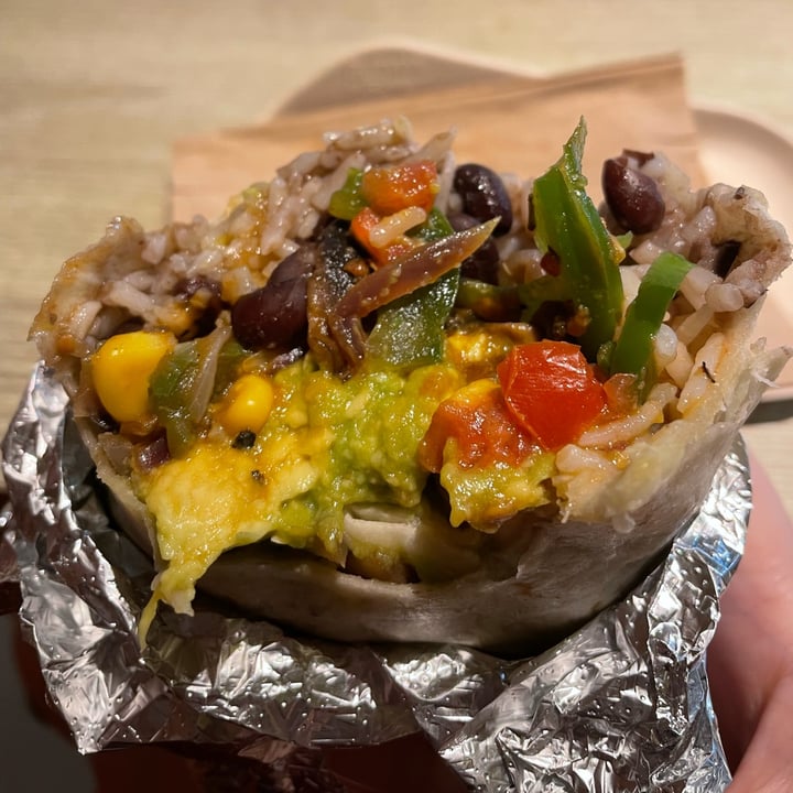 photo of Guzman Y Gomez Burrito (w/o cheese) shared by @powbao on  08 Sep 2022 - review
