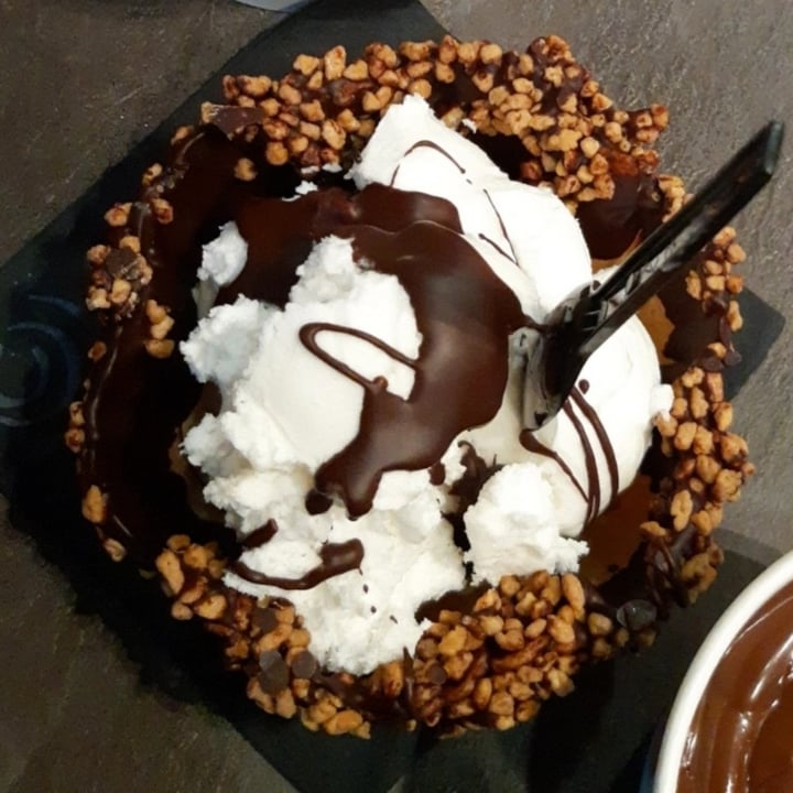 review photo of CARAVEL Vegan Ice Cream With Chocolate Crispy Ball shared by @mariaandr on 17 Dec 2022 - review