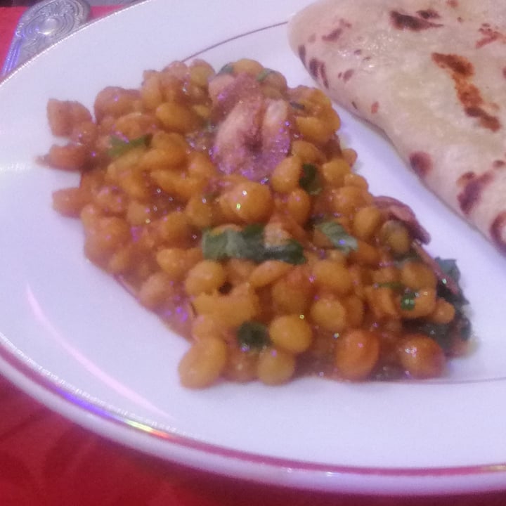 photo of Restaurant Indien VALLÉE DU KASHMIR Paris Montparnasse Végétarien حلالا Halal Lentejas amarillas con ajo shared by @simpaties on  22 Sep 2021 - review