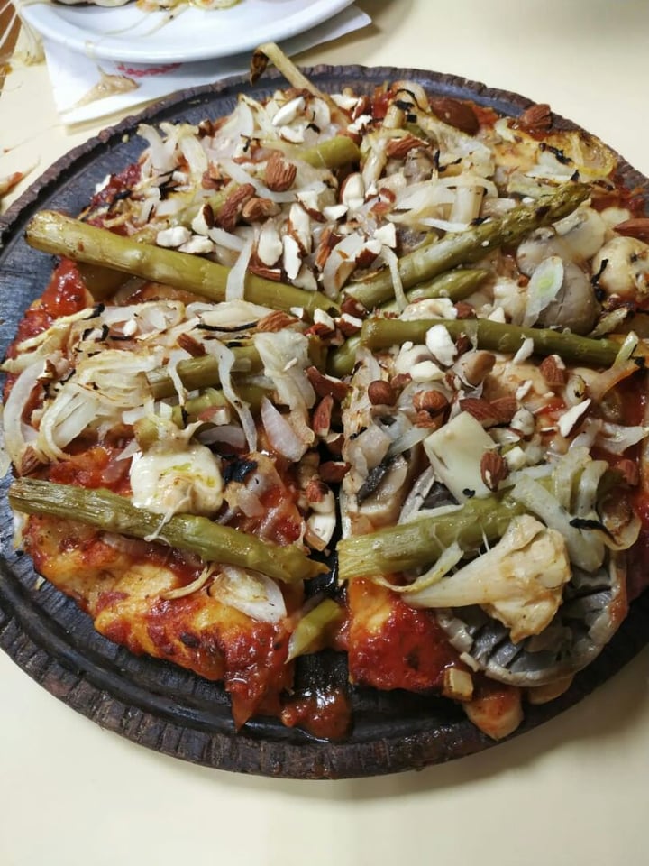 photo of Pizzería Güerrin Pizza Champiñones (Potobelo, nueces y espárragos) shared by @smquintana on  06 Aug 2019 - review