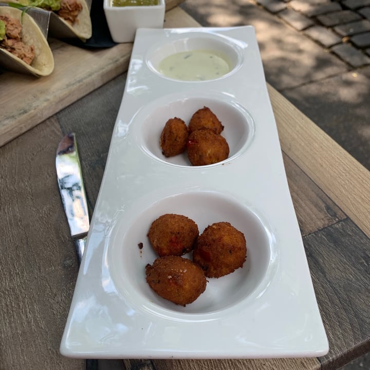 photo of Blossom Cape Cod Cakes shared by @cayo on  30 Jul 2021 - review