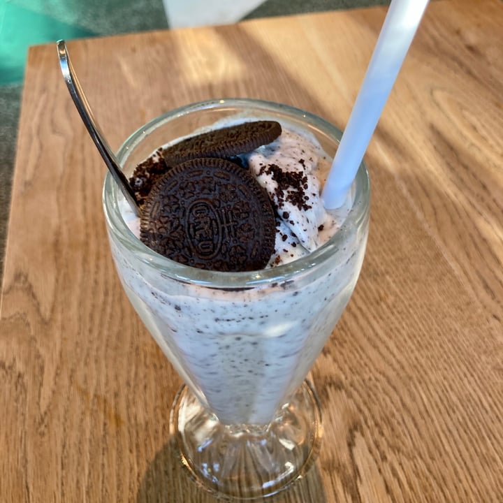 photo of Royale Eatery Oreo Milkshake shared by @ctveganreviews on  16 Mar 2021 - review