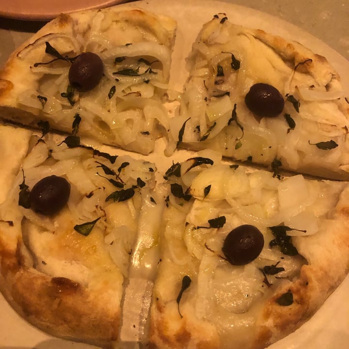 review photo of Mudrá Pizza fugazetta shared by @lulipajaro on 11 Feb 2022 - review