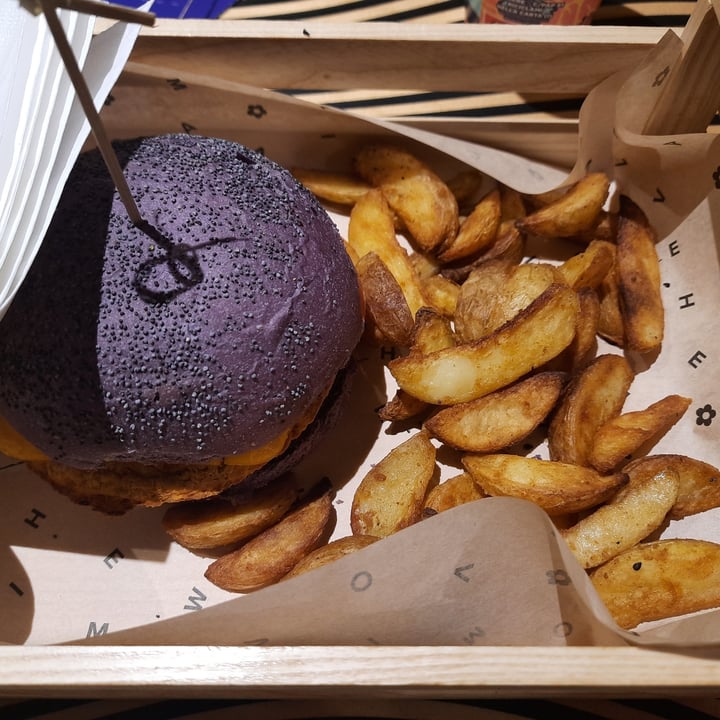 photo of Flower Burger Cheesy Cecio shared by @solepirro on  06 Jan 2022 - review