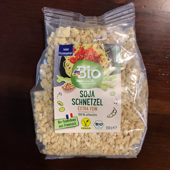 photo of dmBio Soja Schnetzel (soy meat) shared by @giuliaazorzi on  14 Jan 2022 - review