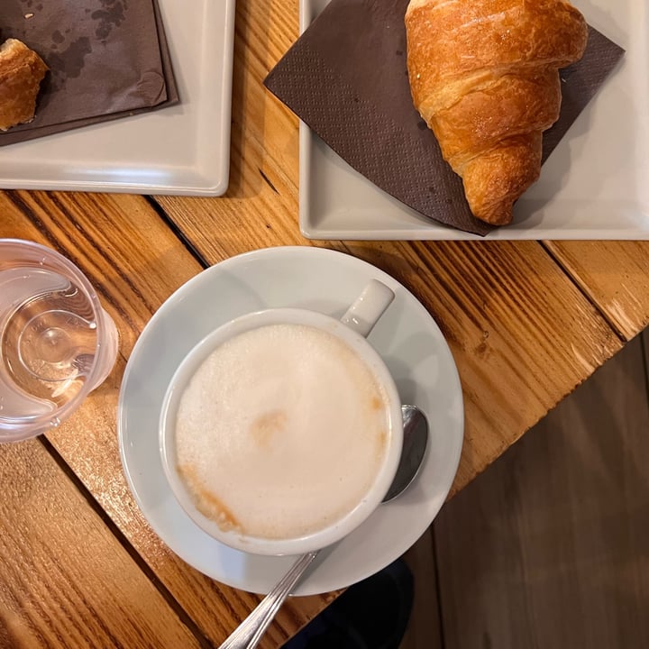 review photo of Sweet coffee bean Cornetti shared by @gastongordon on 08 Nov 2022 - review