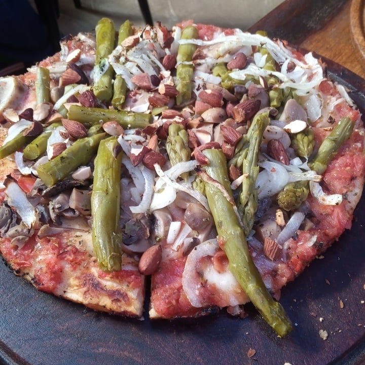 photo of Pizzería Güerrin Pizza Champiñones (Potobelo, nueces y espárragos) shared by @aplv on  17 Sep 2021 - review