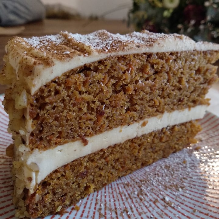 photo of La Teca Burger Carrot cake shared by @laugl on  26 Jan 2021 - review
