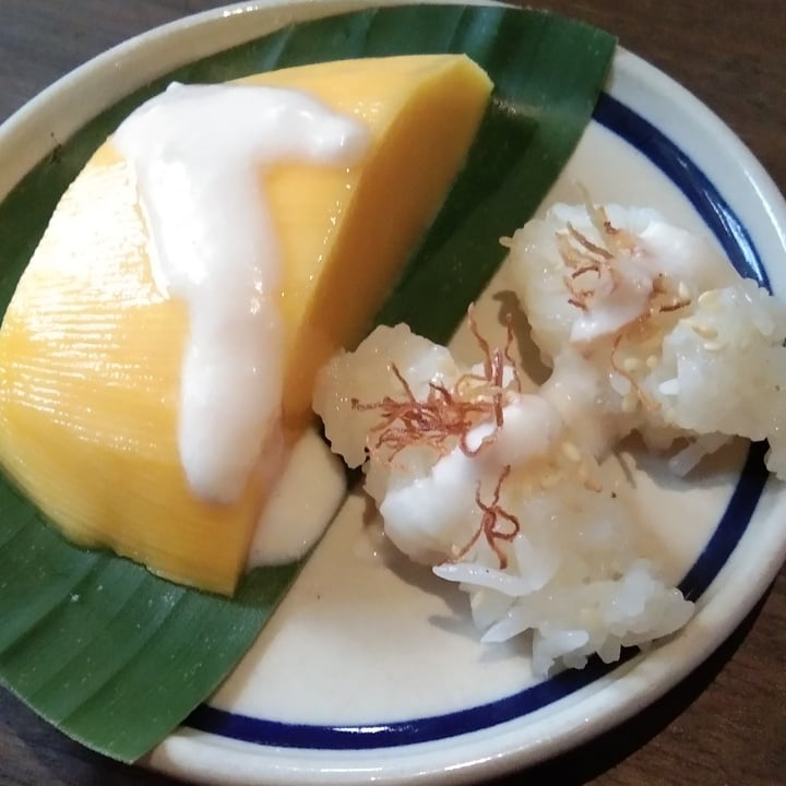 photo of Hum Vegetarian, Café & Restaurant Mango and rice with coconut milk shared by @andreaalexandra on  02 May 2020 - review