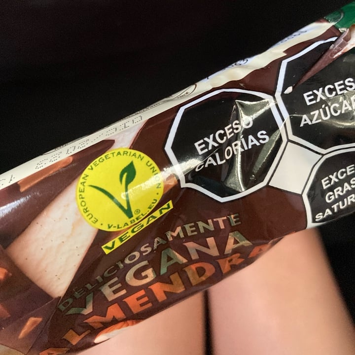 photo of Magnum Magnum Vegan Almond shared by @veganskater on  26 Apr 2022 - review
