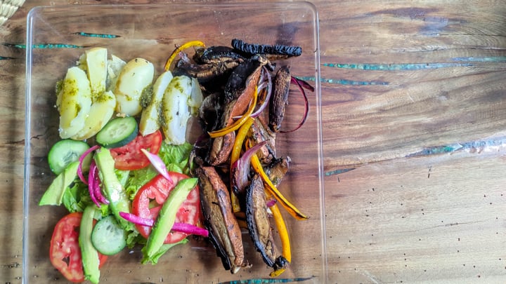 photo of Escarola brown mushroom potato with salad shared by @veganexpression on  20 Jul 2020 - review
