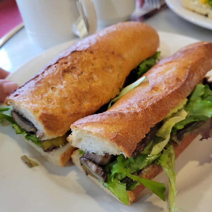 photo of Mon Petit Choux (Special order) vegan fiilings on a baguette shared by @vanessaphan on  08 Nov 2021 - review