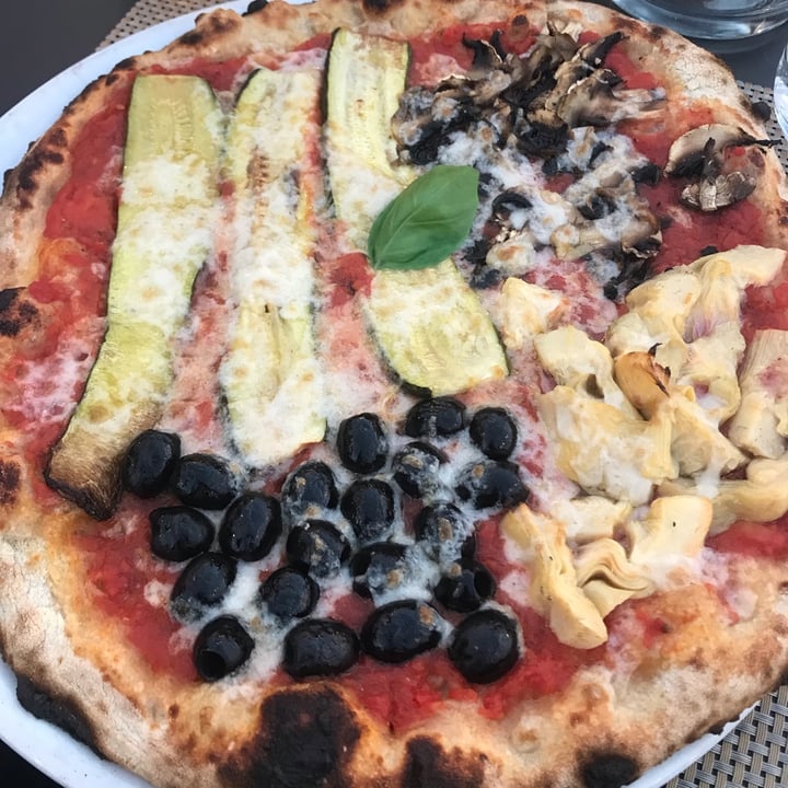 photo of Paradiso pizzeria Gelateria Pizza 4 Stagioni shared by @saraquartieri on  26 Aug 2022 - review