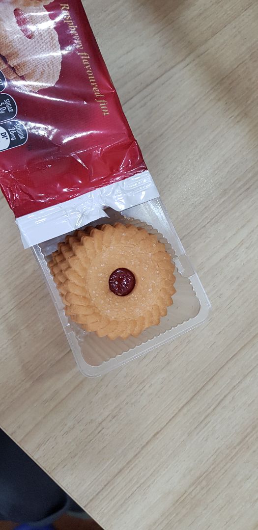 photo of Arnott's Raspberry Shortcake shared by @dahuq95 on  06 May 2019 - review