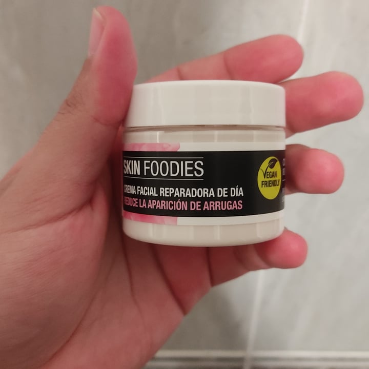 photo of Cien Skin Foodies Crema Facial Reparadora De Día shared by @alexxzamo on  23 Nov 2021 - review