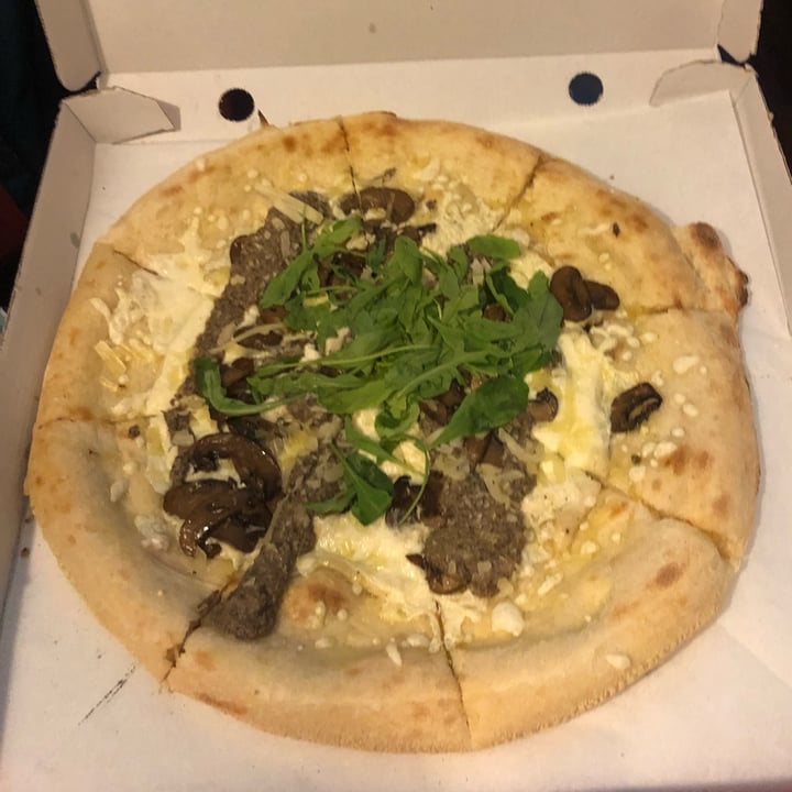 photo of New Freedom Cakes Café Pizza Tartufi e Funghi shared by @estherfe on  07 Nov 2021 - review
