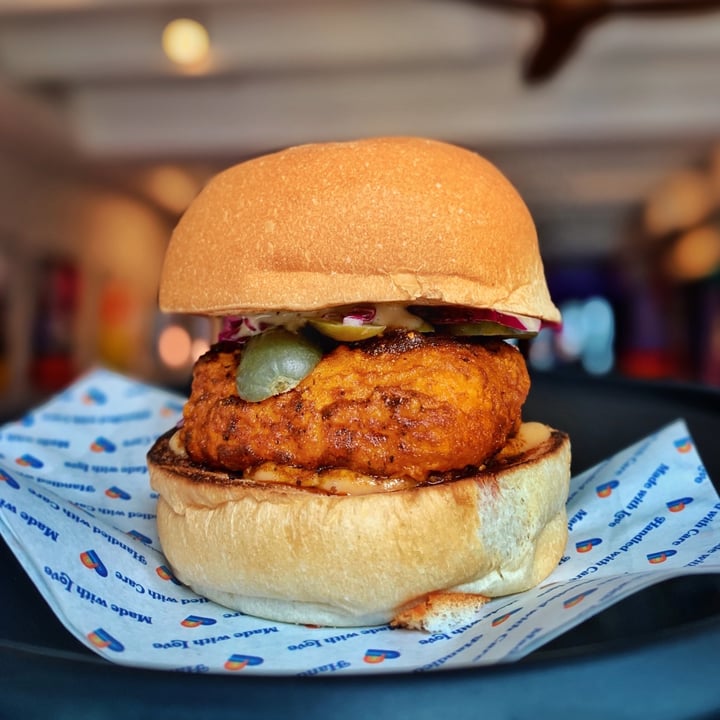 photo of Love Handle  Hot TiNDLE™ Chicken Burger shared by @goodvibesonly on  30 Mar 2021 - review