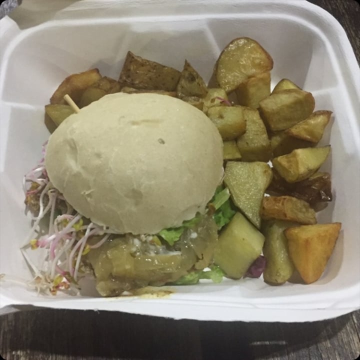 photo of Estilo Veggie Hamburguesa Crispy Tofu shared by @kaaar on  18 Mar 2021 - review