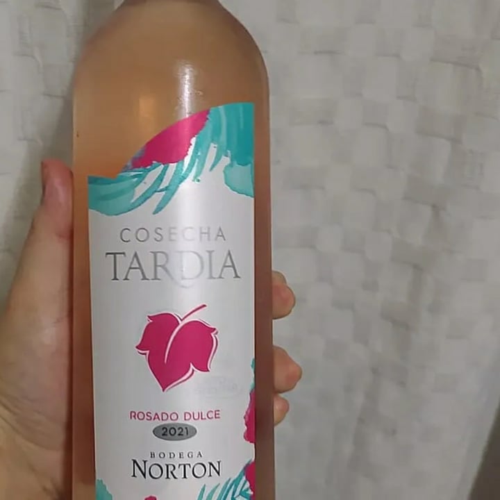 photo of Cosecha tardia Vino Rosa Dulce shared by @vegs on  12 Jul 2022 - review