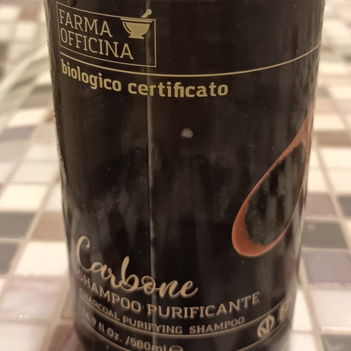 photo of Farma officina Shampoo carbone shared by @beatricem on  10 Jun 2022 - review