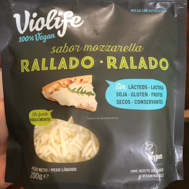 review photo of Violife Mozzarella Flavour Slices shared by @veganningbetter on 11 May 2022 - review