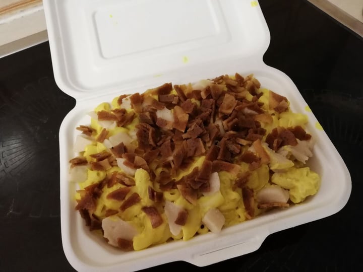 photo of The Fussy Vegan Vegan Mac & Cheese with cashew cream and seitan bacon shared by @twohappyrescuemutts on  01 Mar 2020 - review