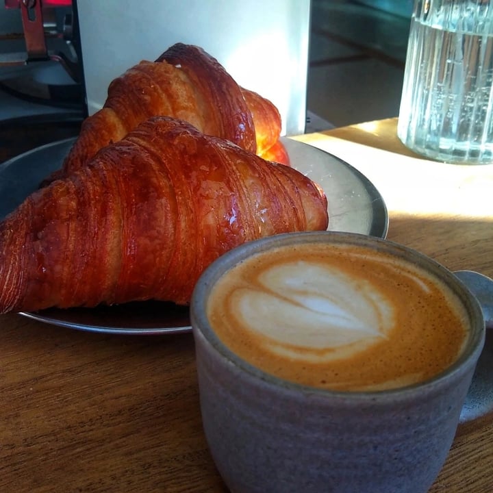 review photo of CASA NUEZA Croissant shared by @tanivillasanti on 06 Oct 2021 - review