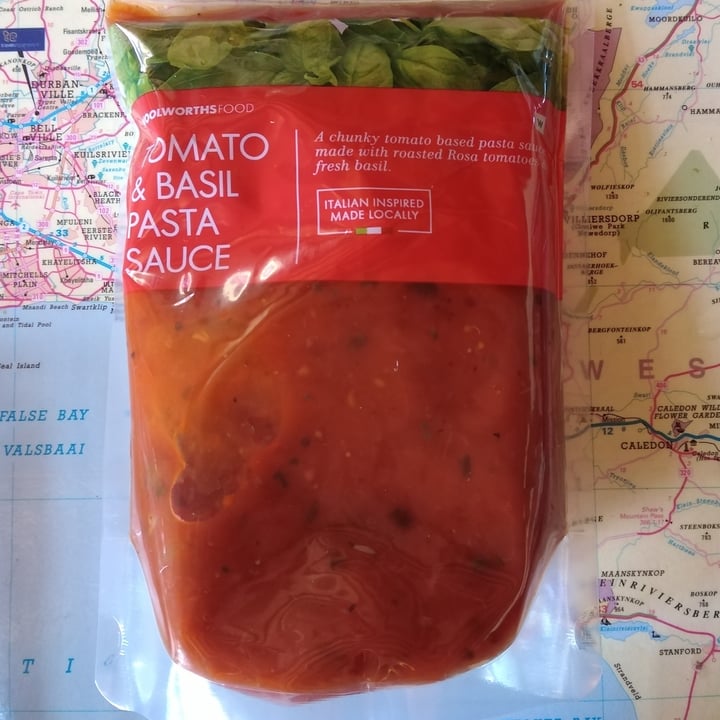 photo of Woolworths Food Tomato and basil pasta sauce shared by @laurenbettyd on  16 Dec 2020 - review