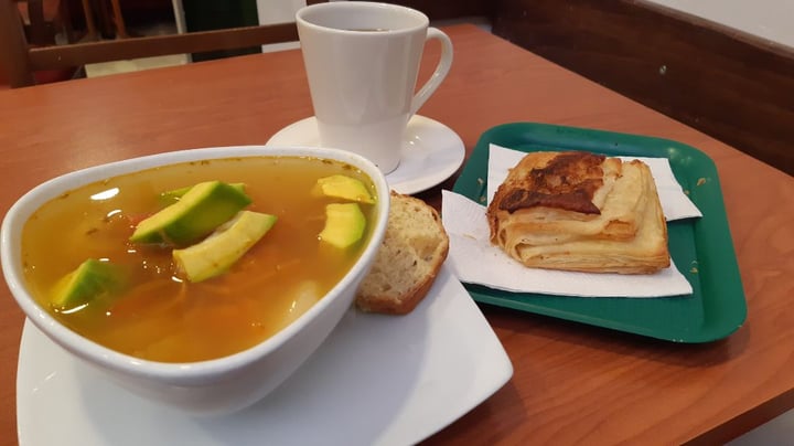 review photo of Restaurante Vegetariano Sabyi Caldo criollo y pastel de proteína shared by @luliwizard on 27 Aug 2019 - review