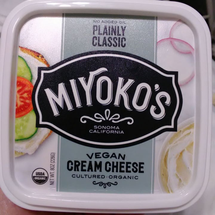 photo of Miyoko's Creamery Organic Cultured Vegan Cream Cheese Classic Plain shared by @veganfarmersdaughter on  28 Nov 2019 - review