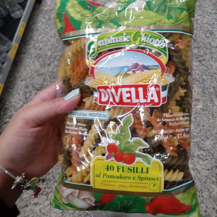 photo of Divella 40 Fusilli Al Pomodoro E Spinaci shared by @carolamr on  12 May 2022 - review