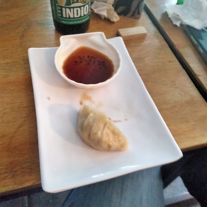 review photo of V Ramen dumplings de hongos shared by @elvagovegan on 20 Aug 2022 - review