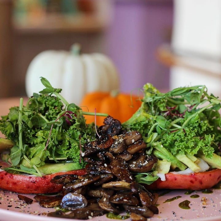 photo of Pom Kitchen Green Goddess Bagel shared by @nicohobson on  26 Oct 2022 - review
