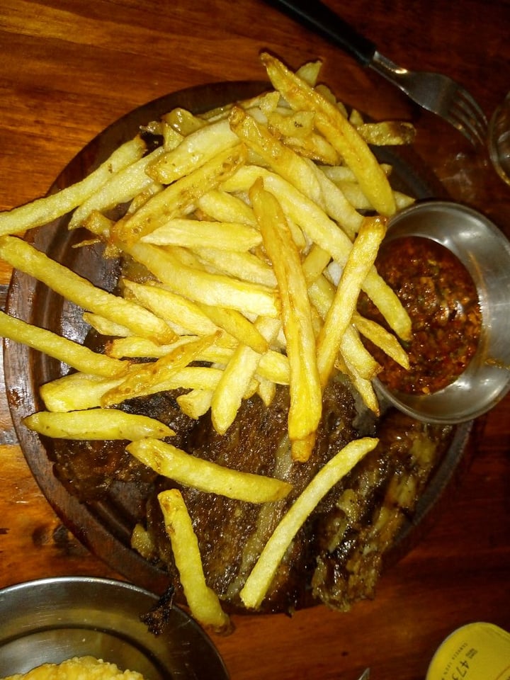 photo of La Reverde Parrillita Vegana Vacío a la parrilla con papas fritas shared by @rosadelvalle on  11 Aug 2019 - review