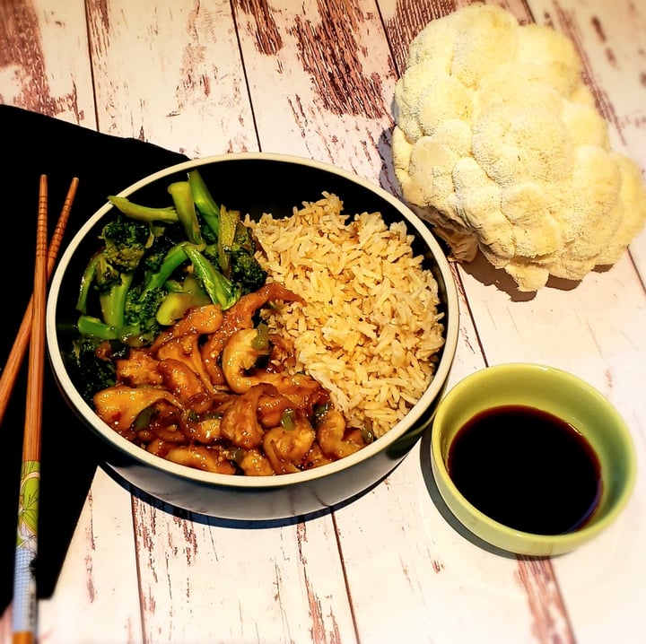 photo of Le Véganthrope Ready-to-eat Vegan  Meals shared by @veganthropist on  06 Dec 2020 - review
